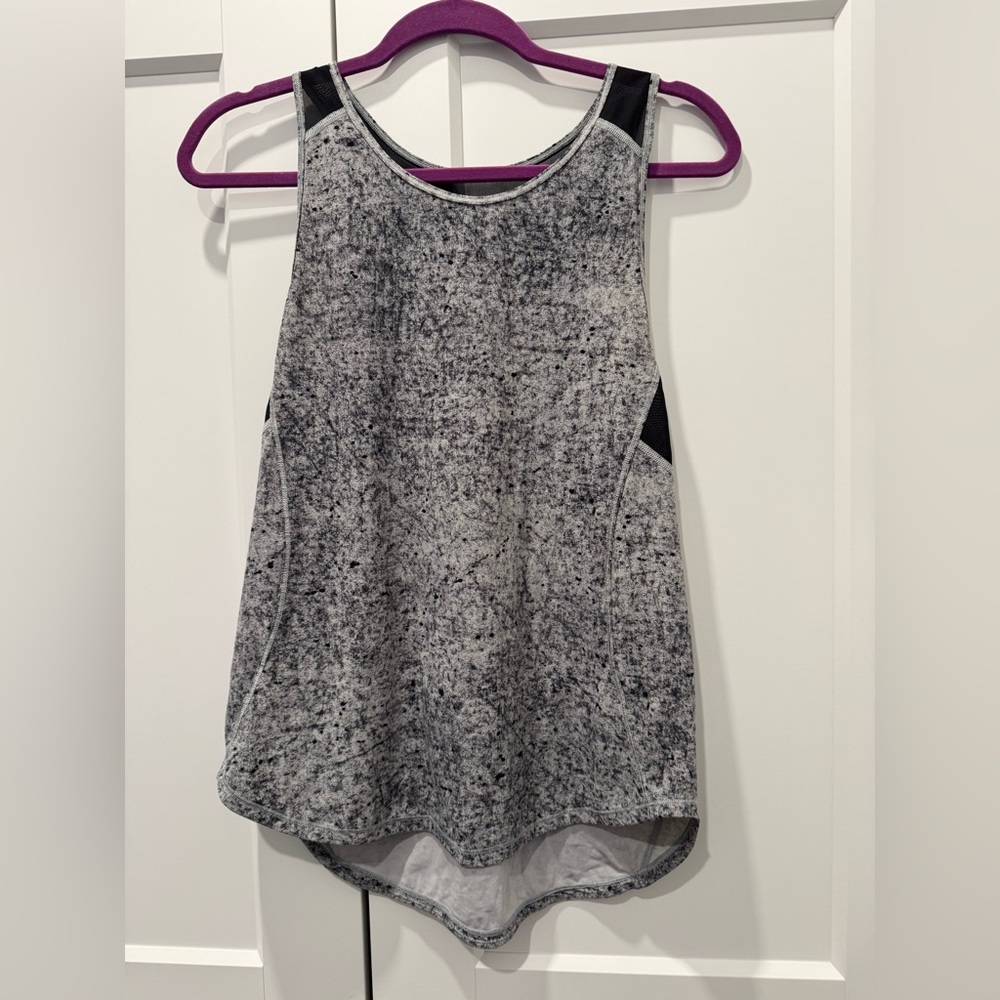 Lululemon Athletica Speckled Black & Gray Tank Top — Women’s Activewear — Size 8